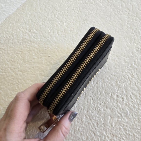 Marc Jacobs Black Leather Zip Wallet - Picture 3 of 8